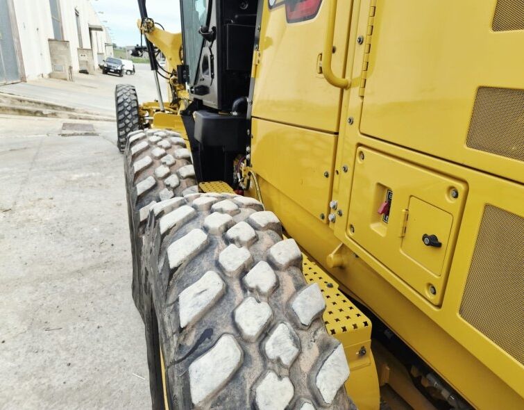 CATERPILLAR  140 AWD ***IMPECABLE***